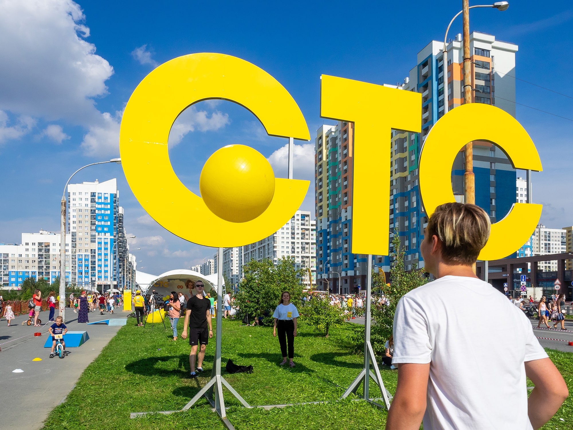 День города в Академическом с хэдлайнером Тимой Белорусских собрал более 30 000 гостей