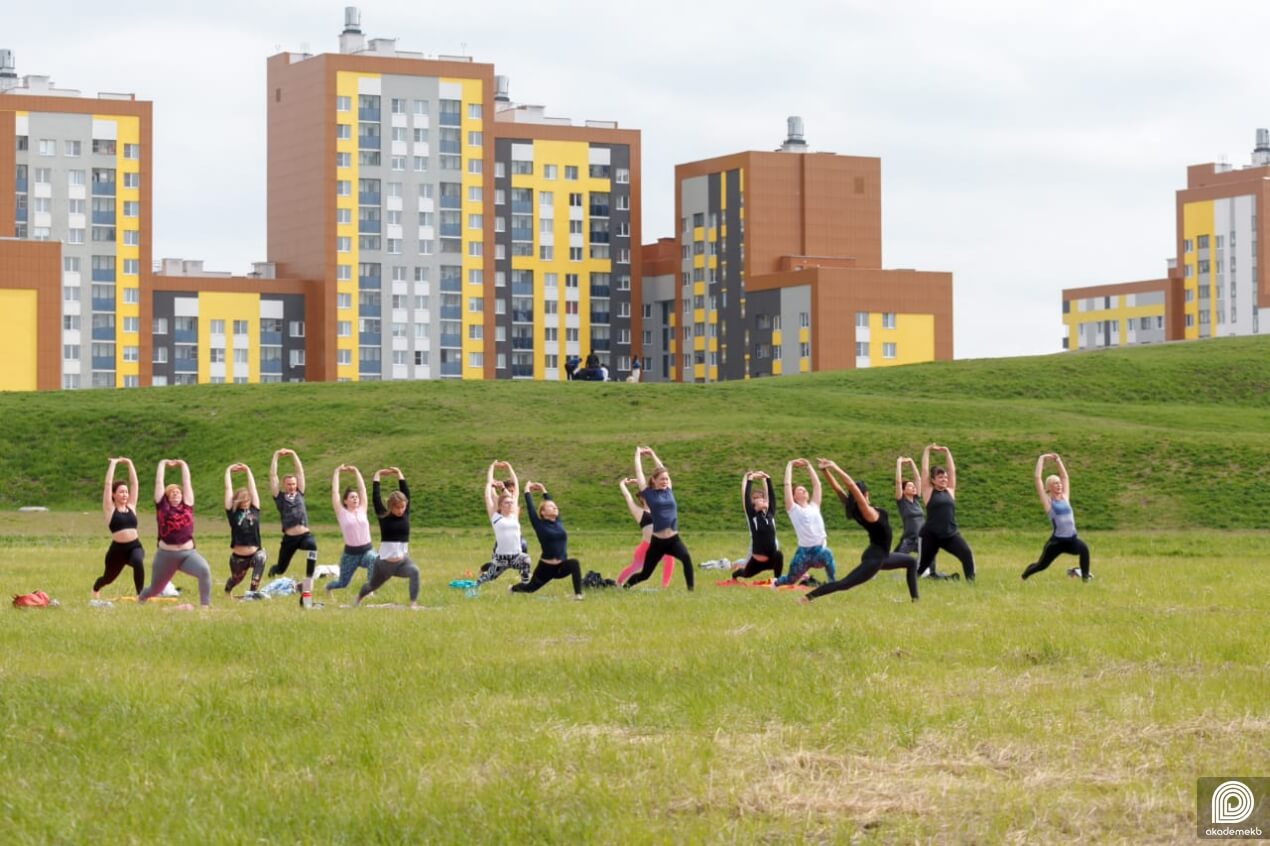 Танцы, йога, фитнес: чем заняться летом в Преображенском парке?