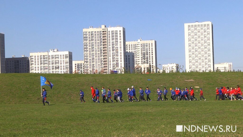 Самбисты устроили флешмоб и забег в честь 11-летия самого молодого района Екатеринбурга